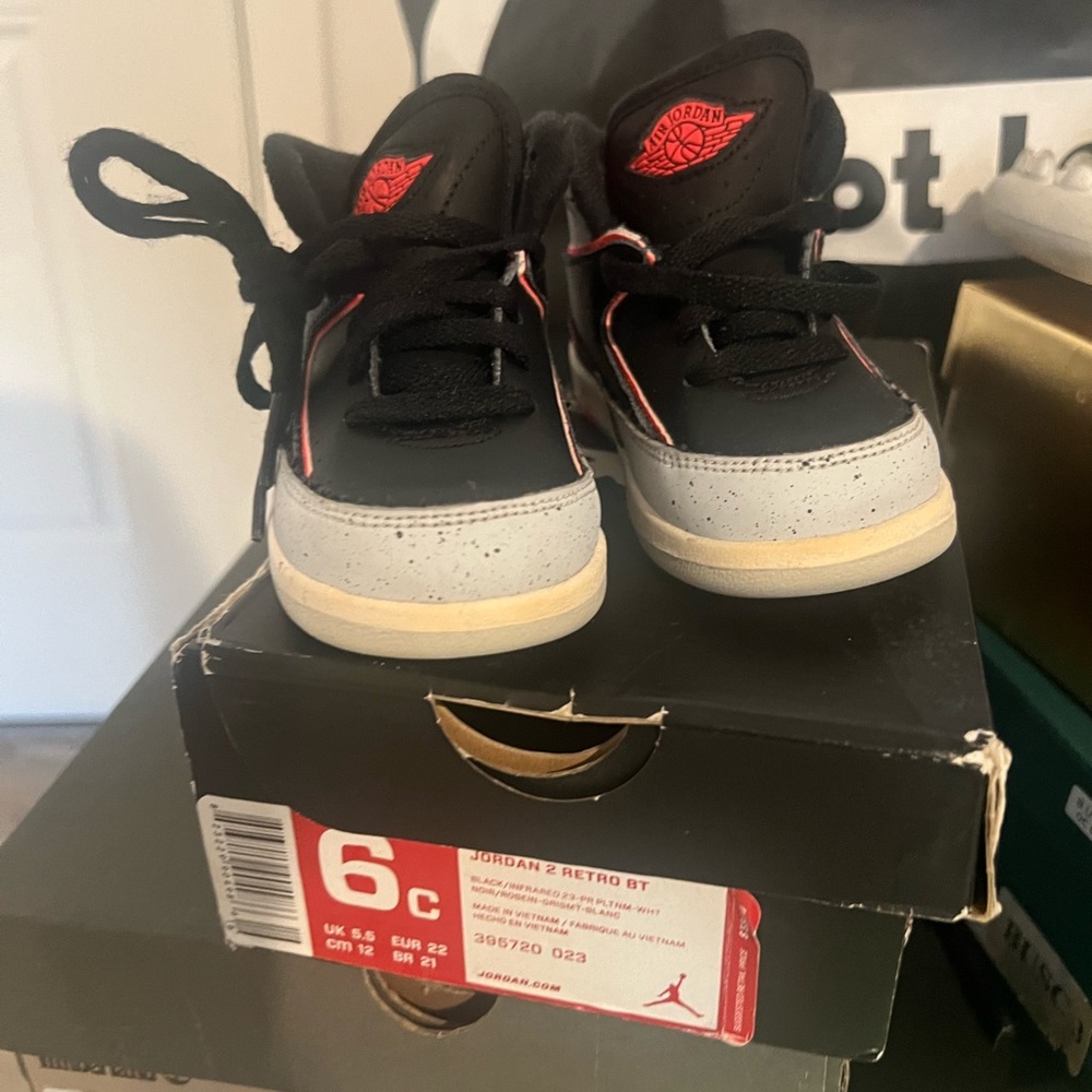 Jordan Retro 2 toddler 6c